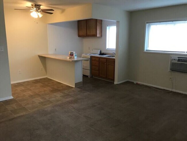 Building Photo - 13110 Puritas Ave