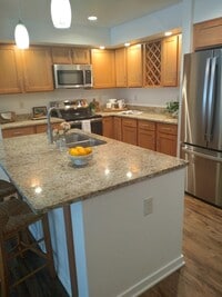 Building Photo - 2745 Hidden Dr