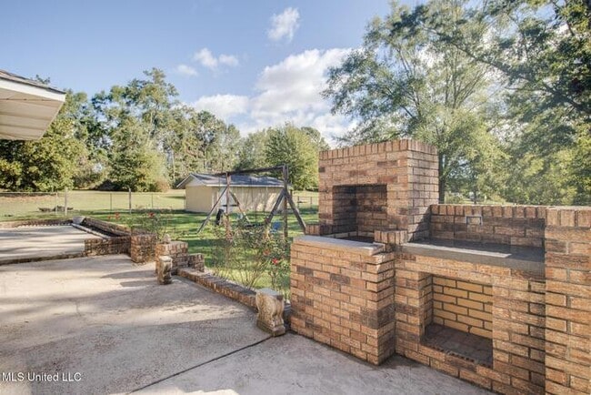 Building Photo - 22530 Saucier Lizana Rd