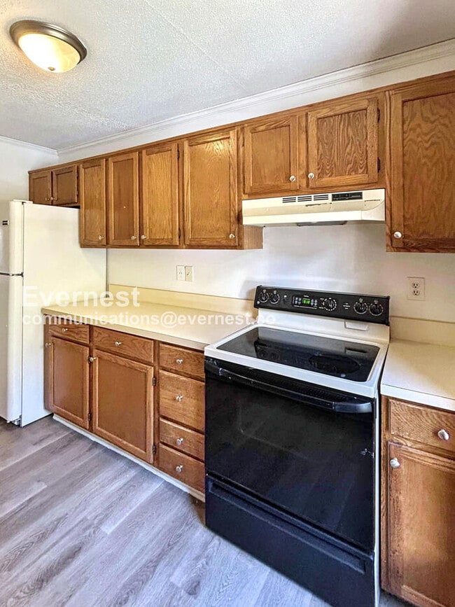 Building Photo - 2 Bed, 2.5 Bath Townhome with Assigned Par...