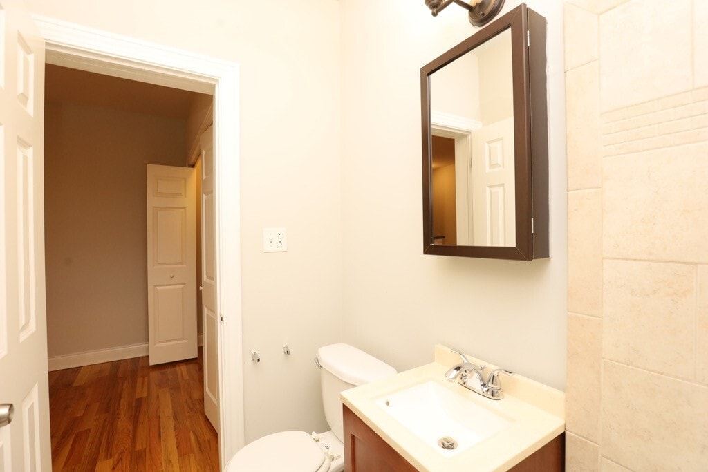 Building Photo - 457 W Melrose