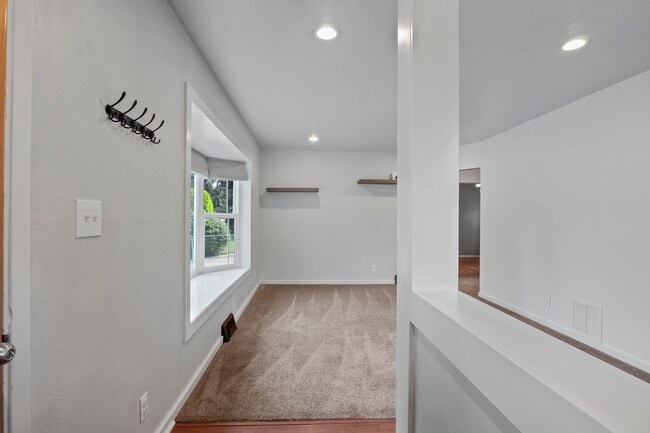 Building Photo - 3104 E 35th Ave
