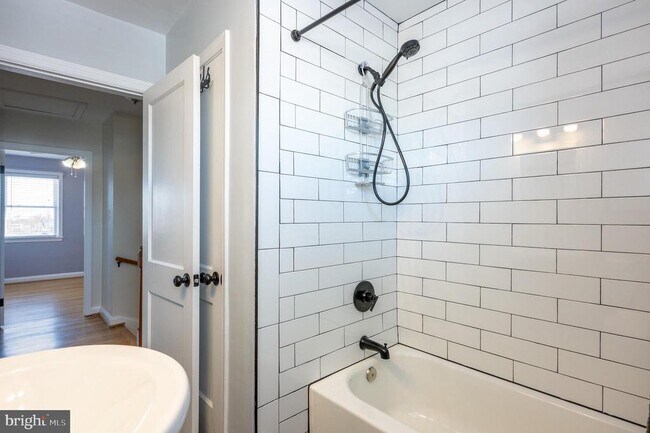 Building Photo - 427 Westham Way