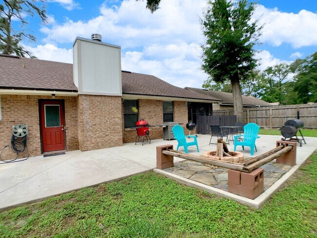 Building Photo - 3149 Lakeside Villa Rd