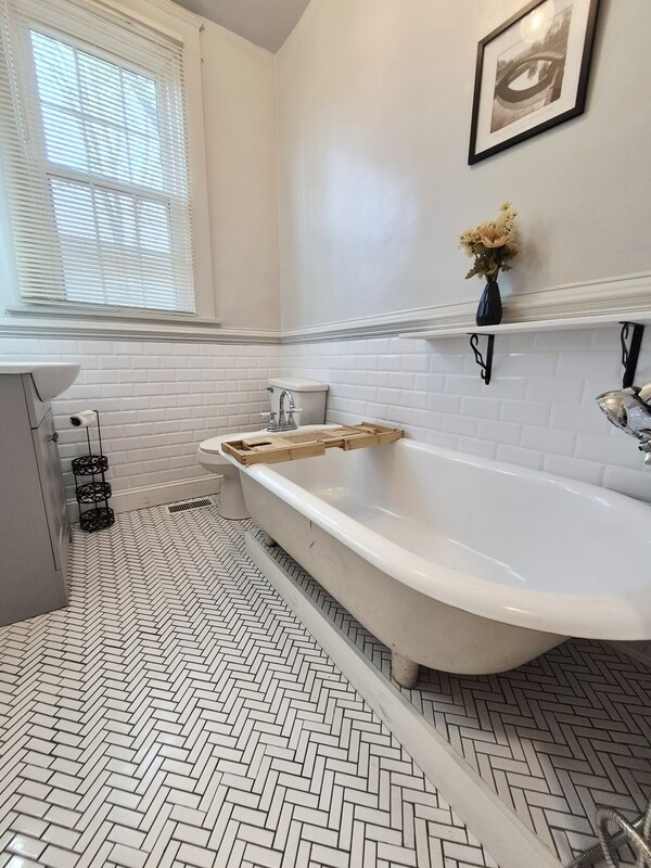 Building Photo - 2723 Fendall Ave