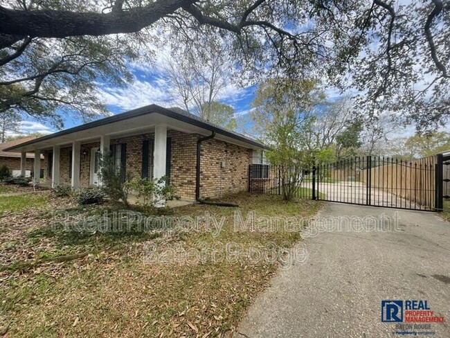 Building Photo - 5536 Parkforest Dr