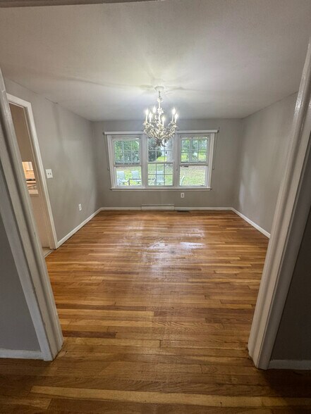 Building Photo - 8 Dogwood Ln