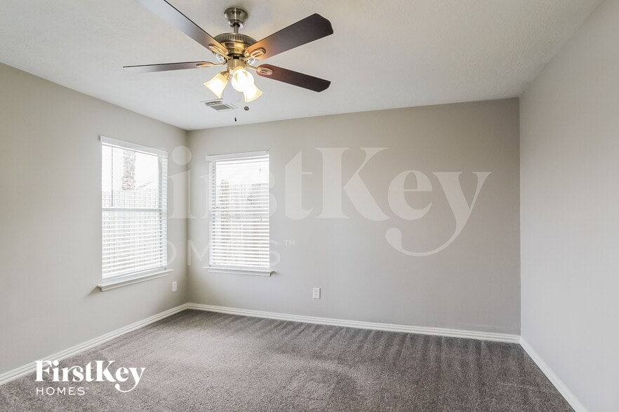 Building Photo - 916 Wilaby Ln
