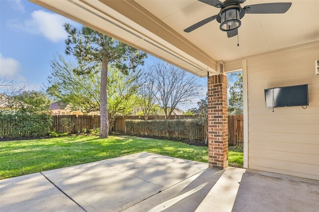 Building Photo - 16942 Lake Willowby Ln