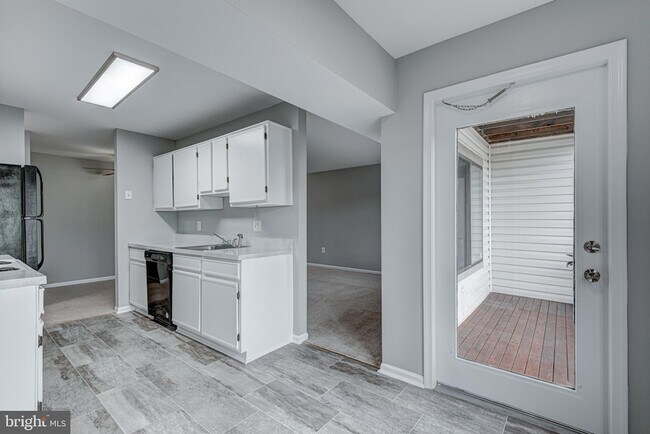 Building Photo - 9569 Coggs Bill Dr