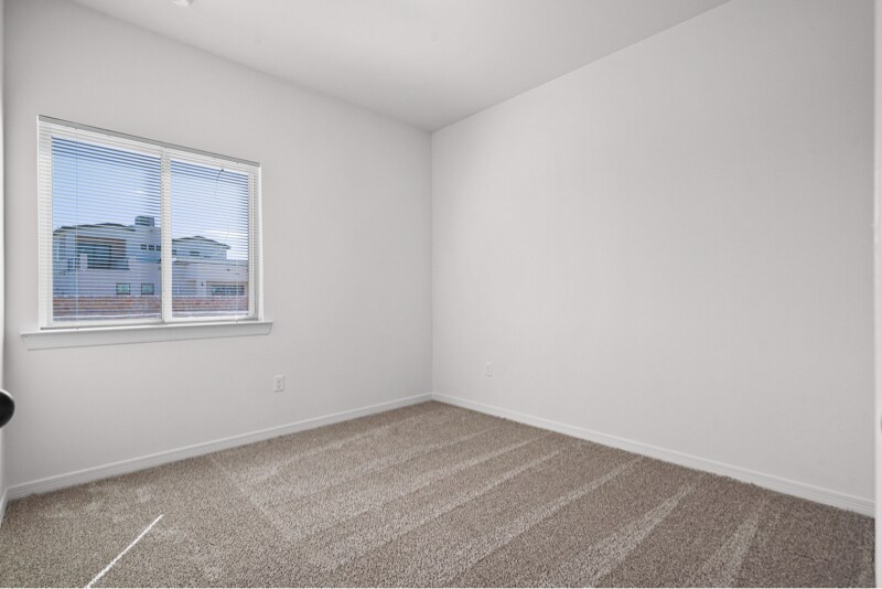Building Photo - 912 Clapham St