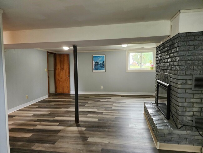 Building Photo - 9225 Carol Ann Dr