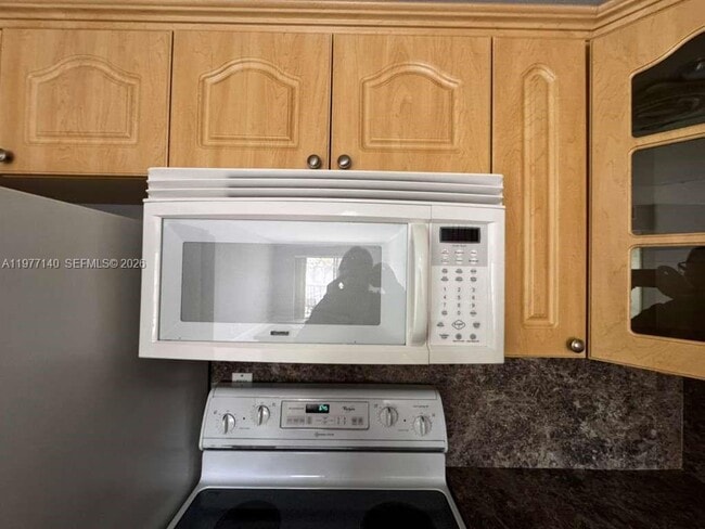 Building Photo - 8005 Lake Dr