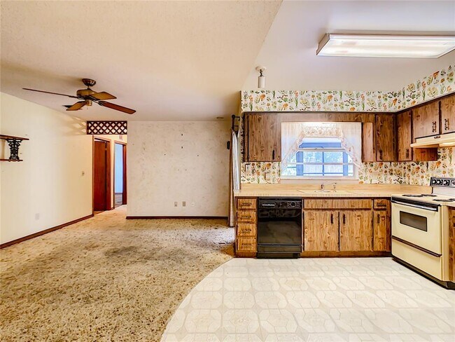 Building Photo - 5515 Albert Dr