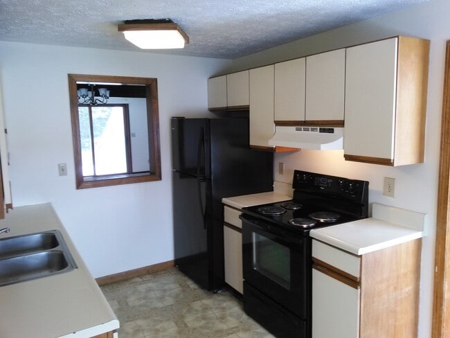 Building Photo - Townhome Style Condo Unit Available For Rent!