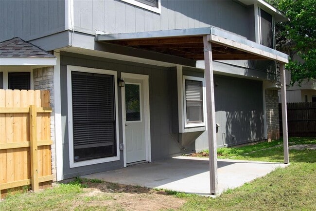 Building Photo - 2501 Autrey Dr