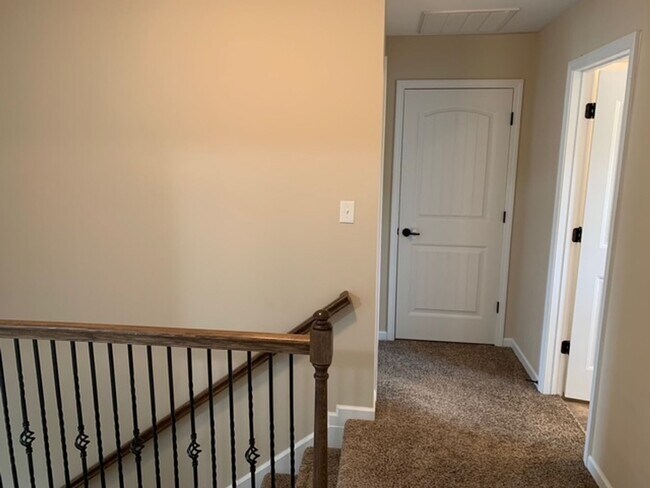 Building Photo - Maryville 37804 - 3 Bedroom, 2.5 Bath Home...