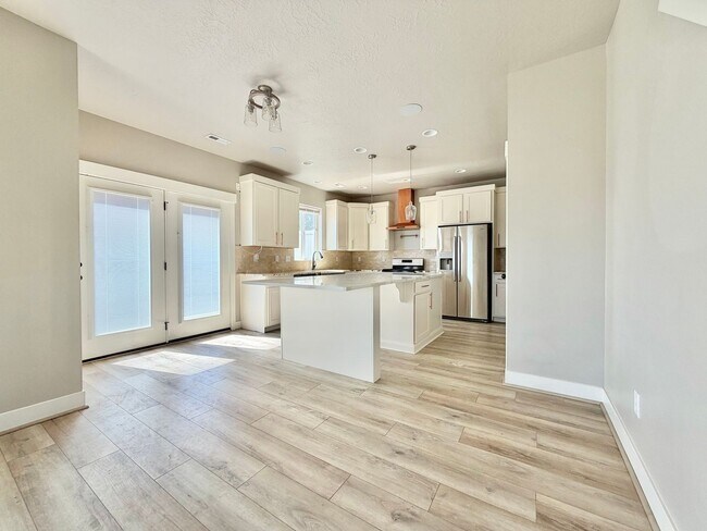 Building Photo - 673 W Beth Cir