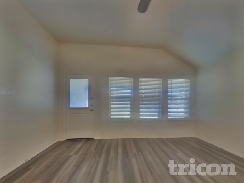 Building Photo - 14469 Cloudview Way