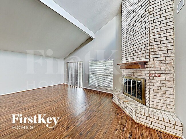 Building Photo - 1308 Wilson Dr