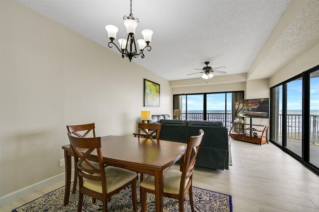 Building Photo - 7700 Seawall Blvd