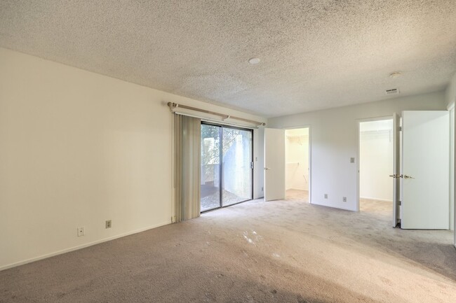 Building Photo - "Spacious 3-Bedroom Oasis with 1.5 Baths i...