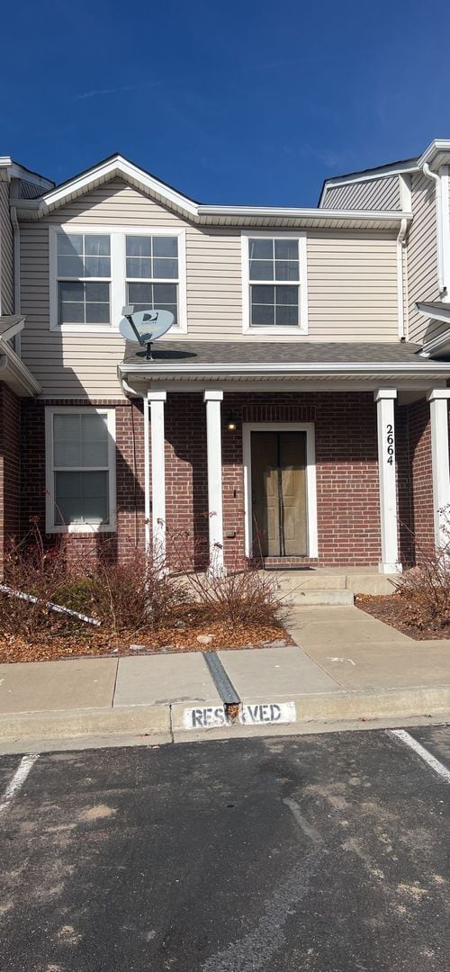 Building Photo - Great 2 Story Townhome!