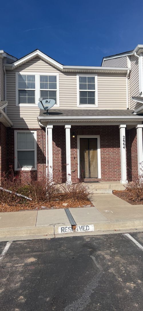 Building Photo - LOVELY SOUTHEAST TOWNHOME!