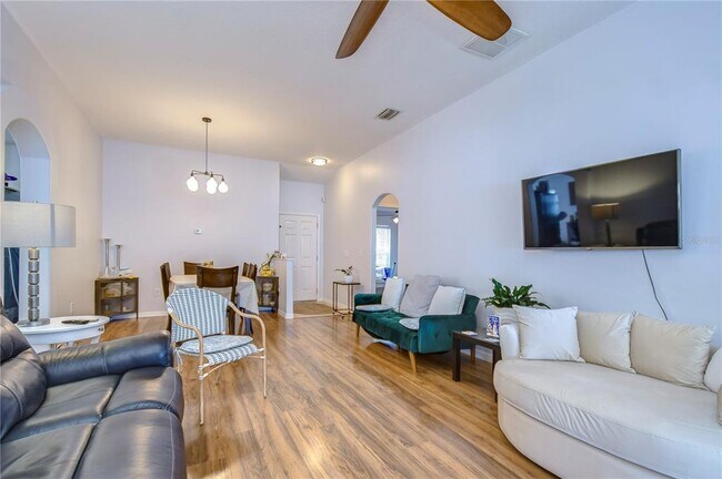 Building Photo - 30847 Bridgegate Dr