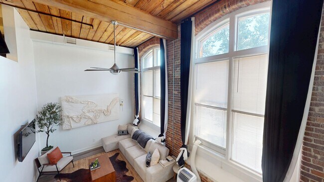 Building Photo - 201 S Hoskins Rd