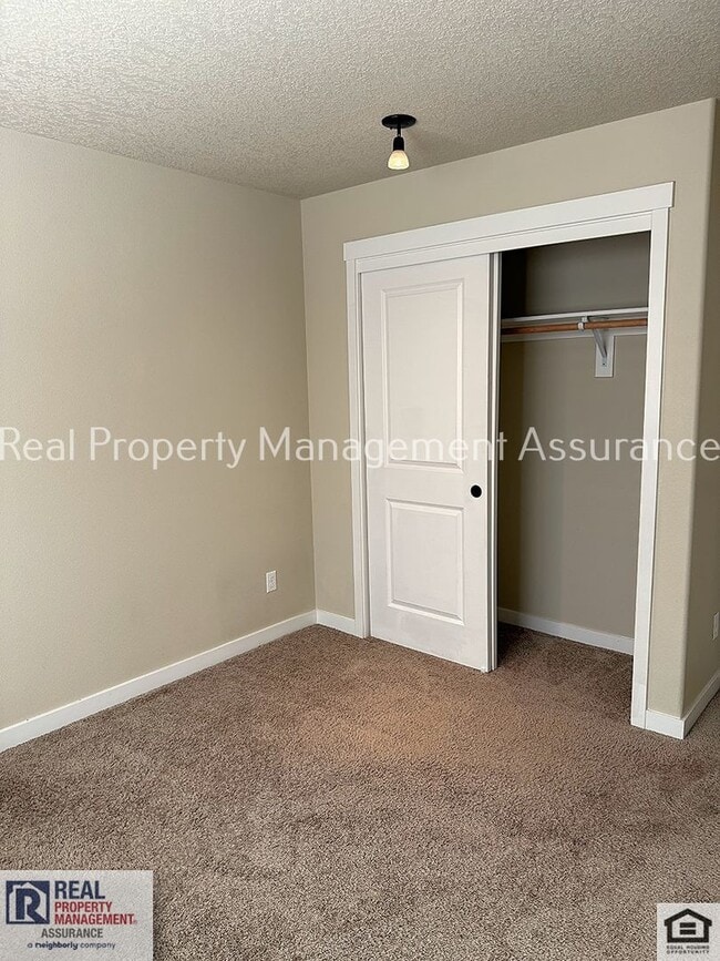 Building Photo - 410 SW Basilone Terrace