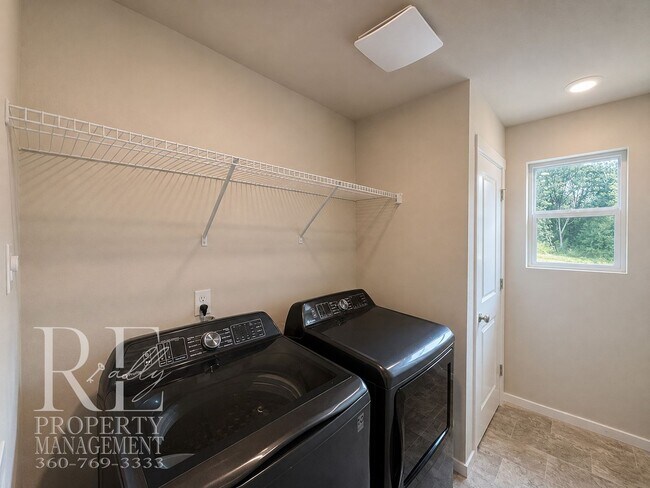 Building Photo - 6657 Yorktown Pl NE