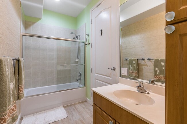 Building Photo - Furnished 2 Bedroom Condo in Town!