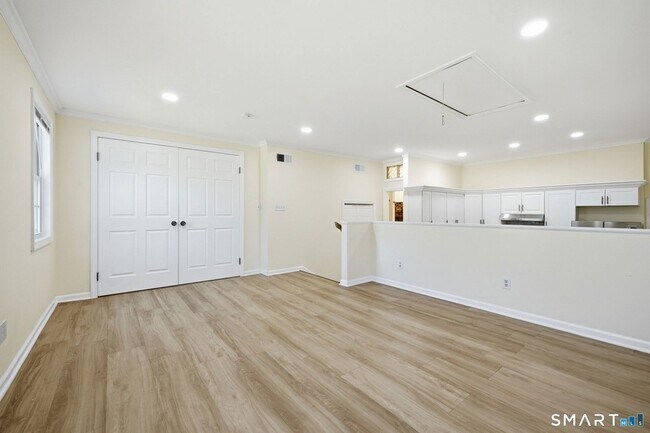 Building Photo - 85 Hicock Dr