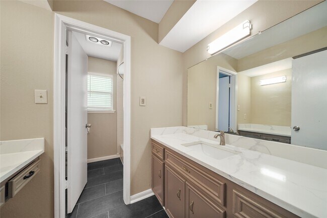 Building Photo - 12719 Ashford Chase Dr