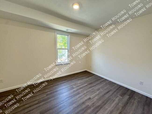 Building Photo - 20 Marion St