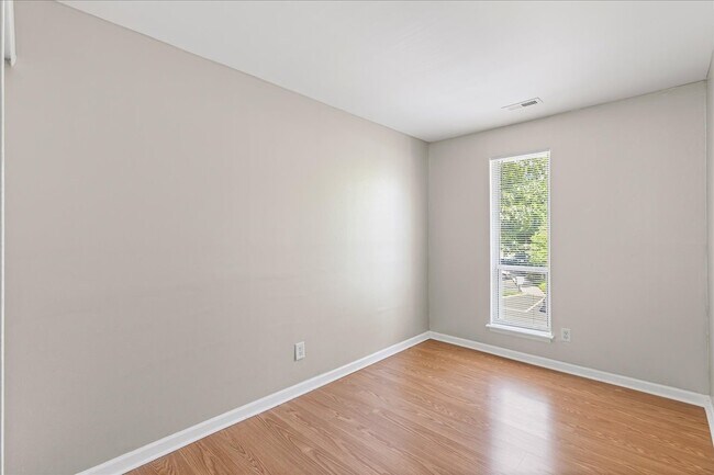 Building Photo - 504B Mulberry Cove