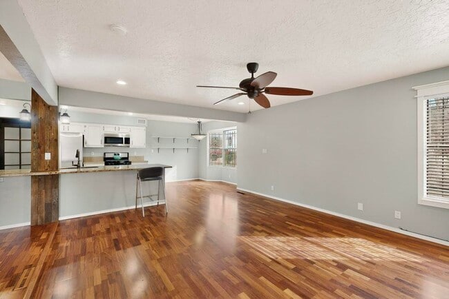 Building Photo - 717 Sagewood Ct SE