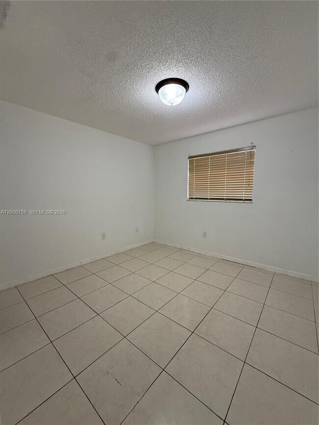 Building Photo - 9940 SW 146th Ct