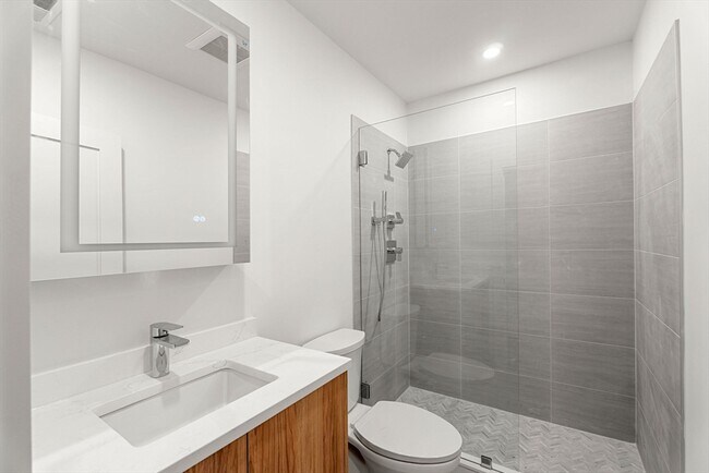 Building Photo - 6 Devine Wy