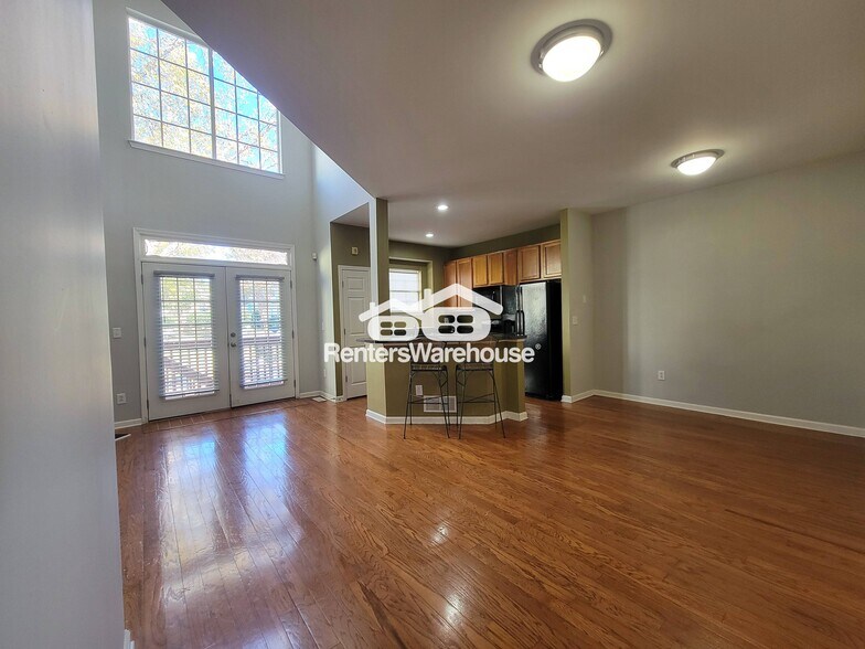 Building Photo - 52 Glenn St SE