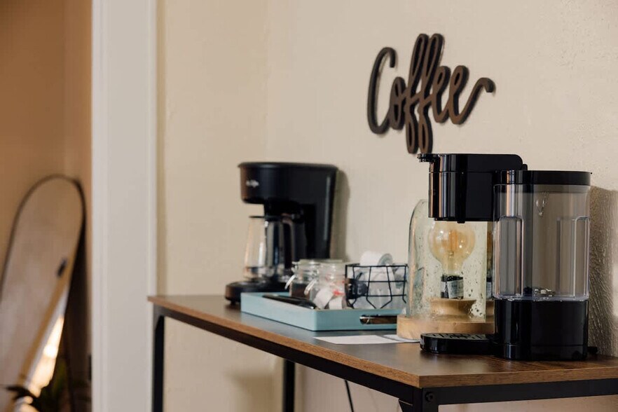 Building Photo - 217 Highland Ave