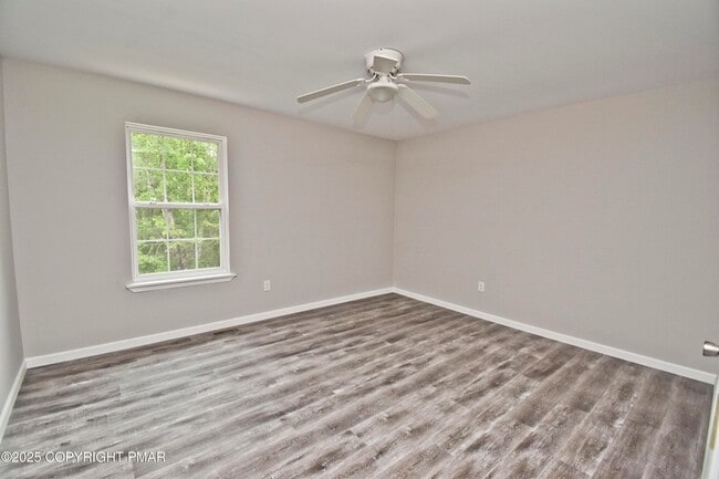 Building Photo - 557 Marco Way