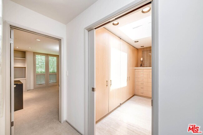 Building Photo - 9656 Lawlen Way