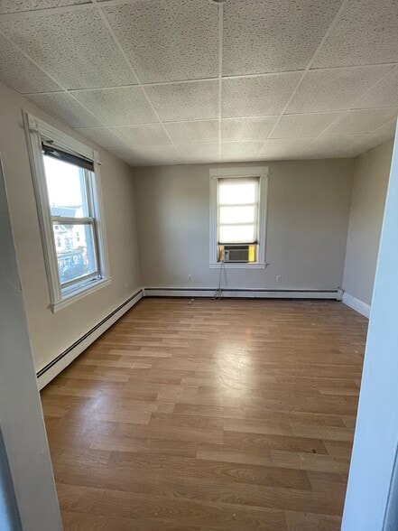 Building Photo - 418 4th St