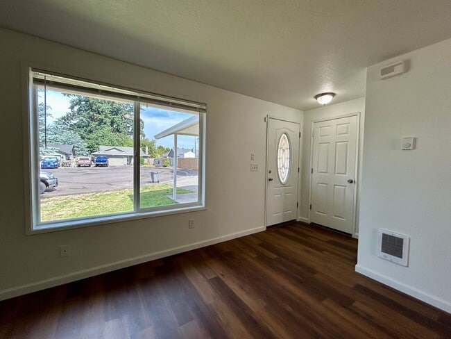 Building Photo - 15511 NE 50th Cir