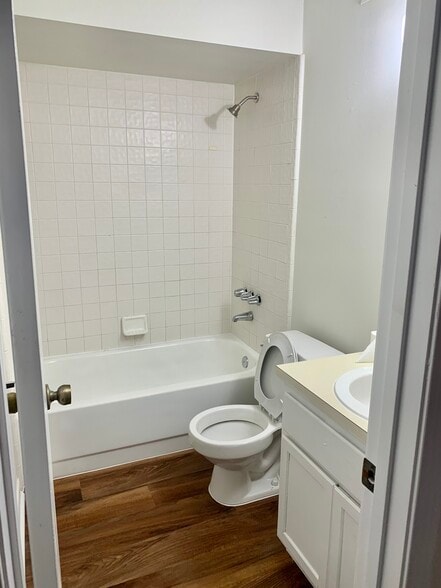 Building Photo - 4285 Melissa Ct W