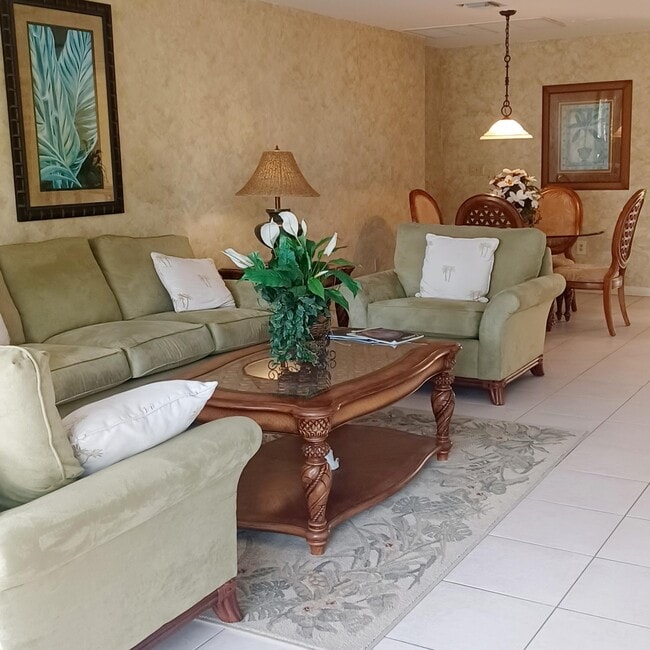 Building Photo - 15 S Golfview Rd