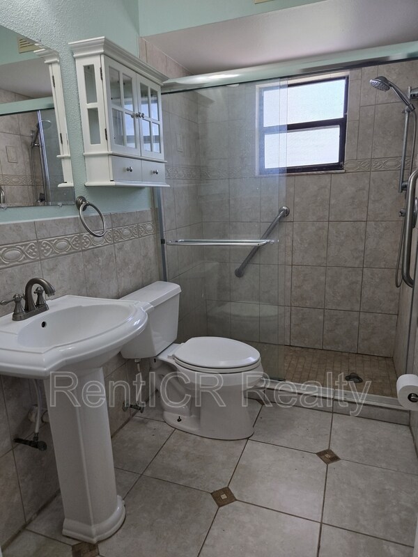 Building Photo - 1305 Fuchsia Dr