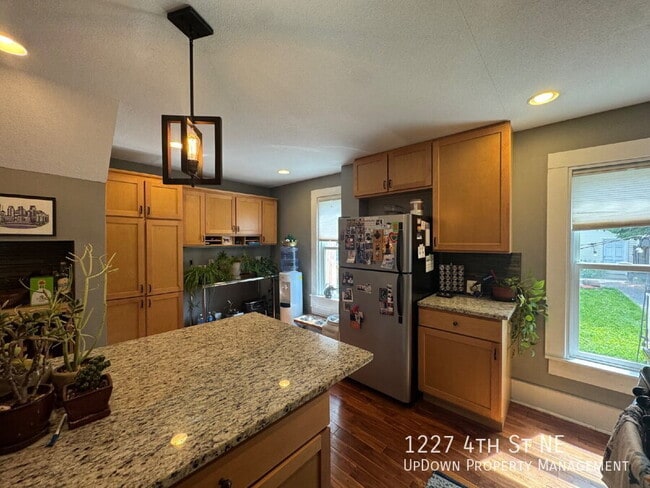 Building Photo - 1227 4th St NE
